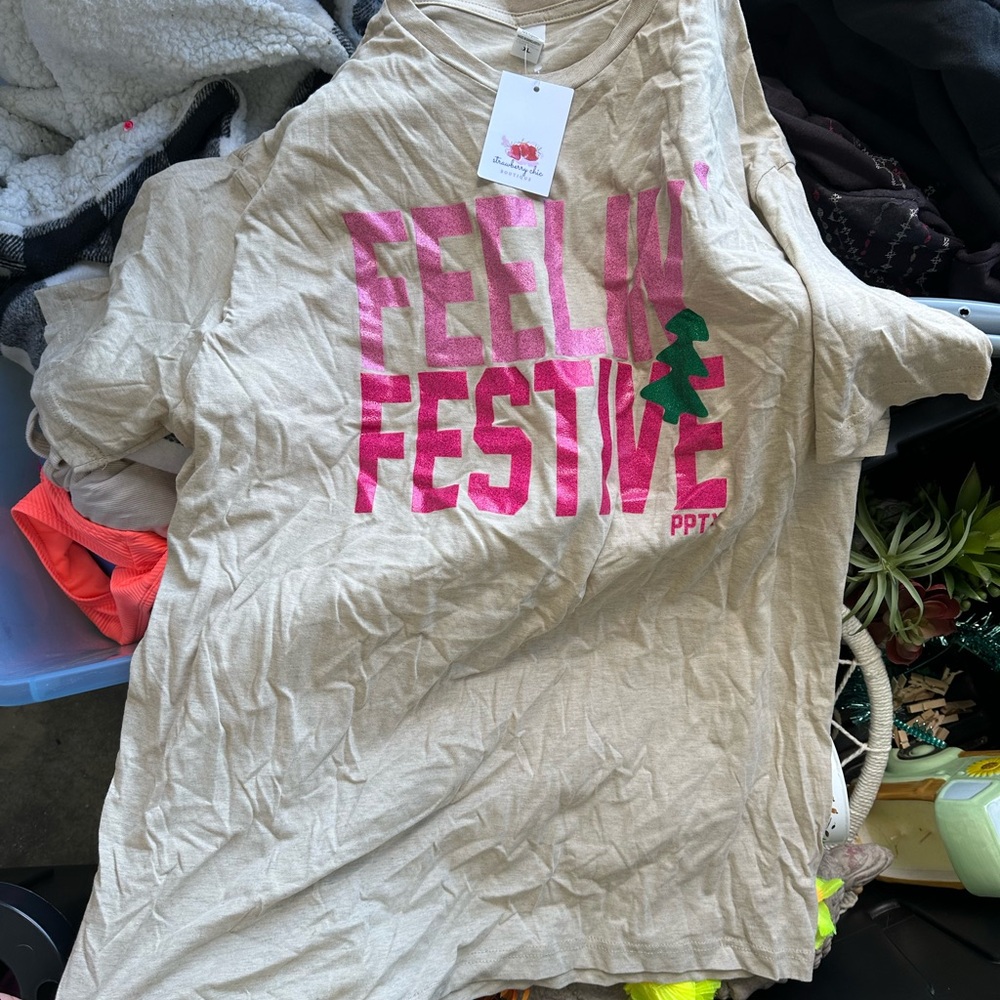 Women's Beige Festive Tee with Pink Print